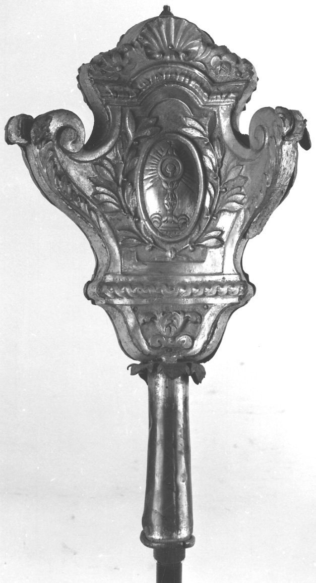 ostensorio (emblema di confraternita, opera isolata) - bottega lombardo-piemontese (prima metà sec. XIX)