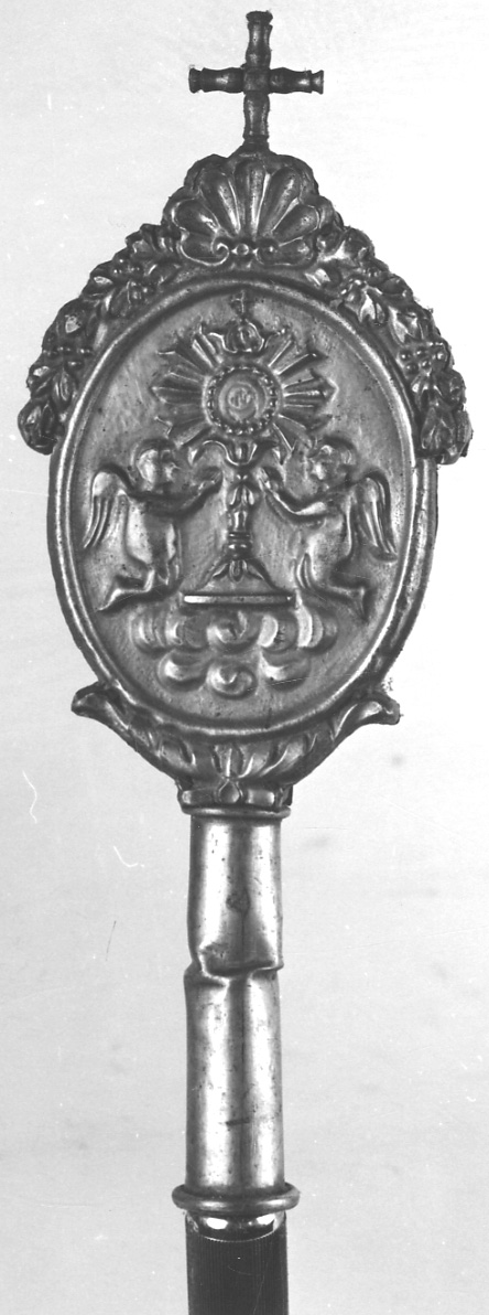 angeli adoranti il calice eucaristico (emblema di confraternita, opera isolata) - bottega lombardo-piemontese (prima metà sec. XIX)