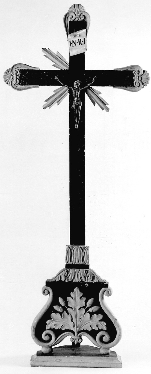 Cristo crocifisso (croce d'altare, opera isolata) - bottega della Valsesia (seconda metà sec. XIX)