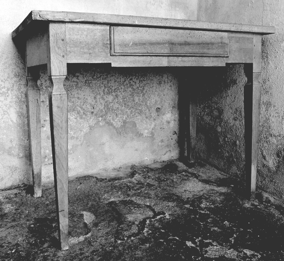 tavolo, opera isolata - bottega della Valsesia (sec. XIX)