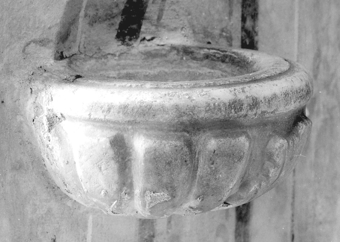 acquasantiera da parete, opera isolata - bottega della Valsesia (ultimo quarto sec. XVII)