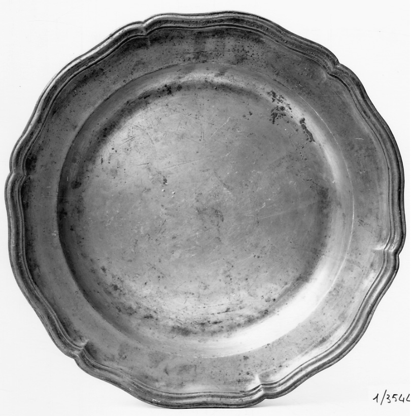 piatto, opera isolata - bottega vercellese (metà sec. XVIII)