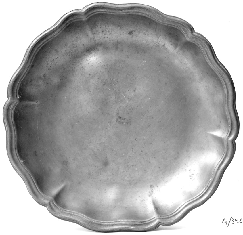 piatto, opera isolata - ambito italiano (metà sec. XVIII)