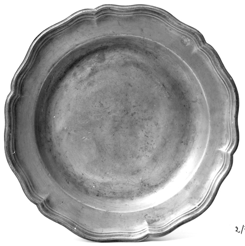 piatto, opera isolata - bottega piemontese (metà sec. XVIII)