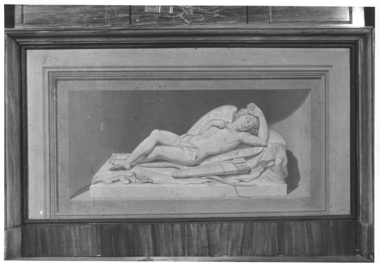 Cupido dormiente (paracamino, opera isolata) di Sevesi Fabrizio (attribuito) (prima metà sec. XIX)