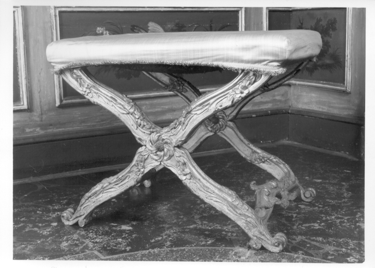 SGABELLO PIEGHEVOLE, serie - ambito piemontese (secondo quarto sec. XVIII)