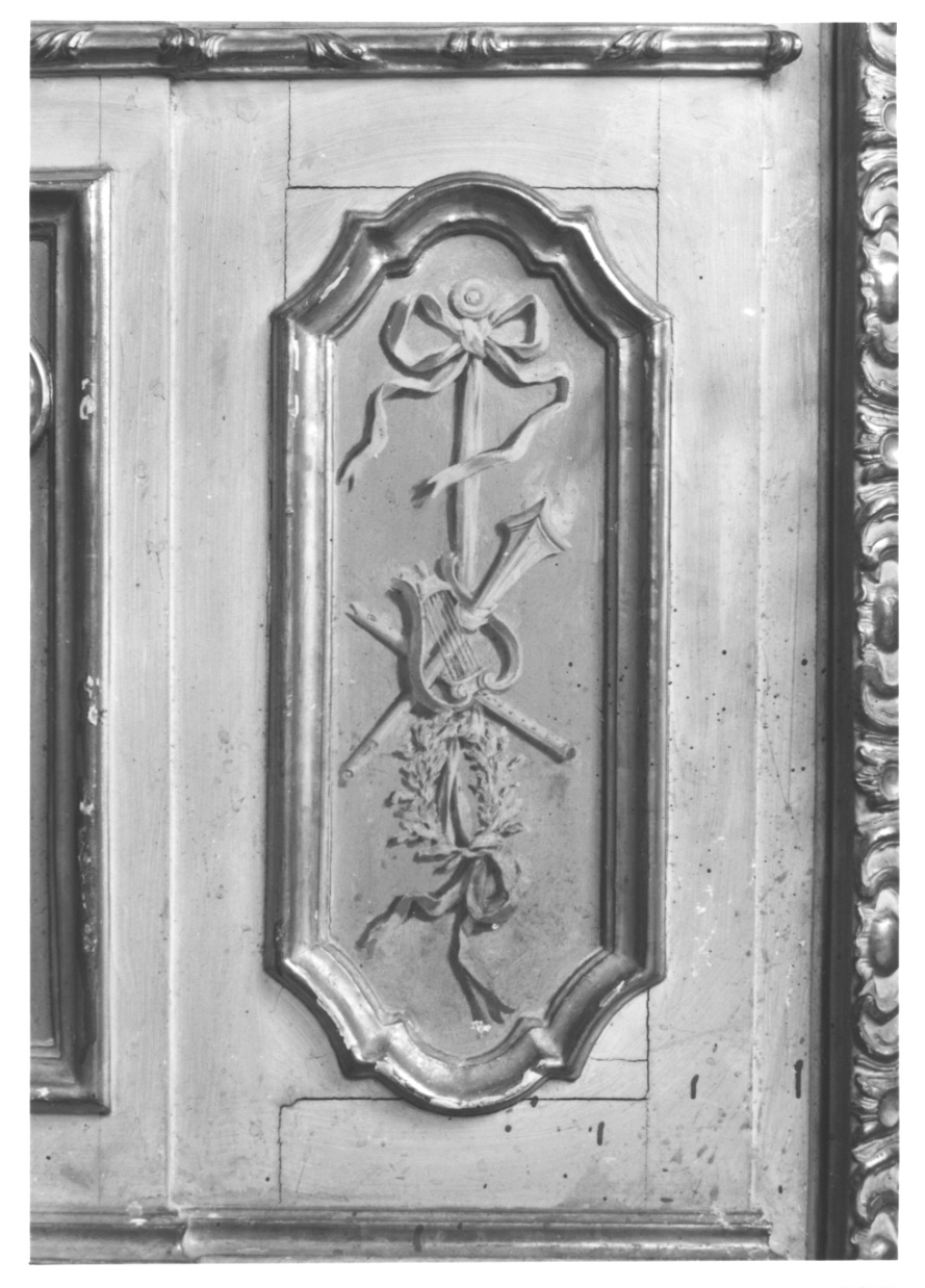 trofeo di strumenti musicali (dipinto, elemento d'insieme) di Rapous Vittorio Amedeo - ambito piemontese (terzo quarto sec. XVIII)