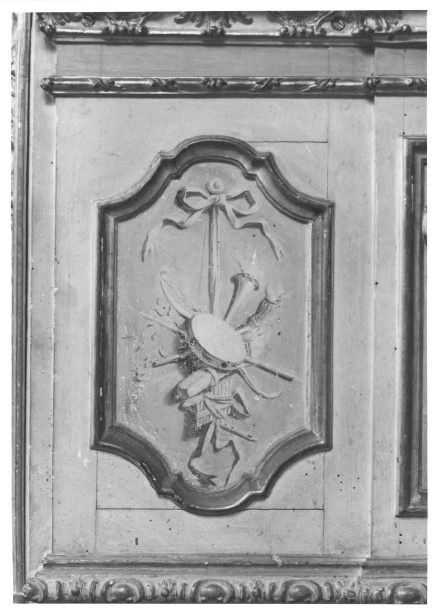 trofeo di strumenti musicali (dipinto, elemento d'insieme) di Rapous Vittorio Amedeo - ambito piemontese (terzo quarto sec. XVIII)
