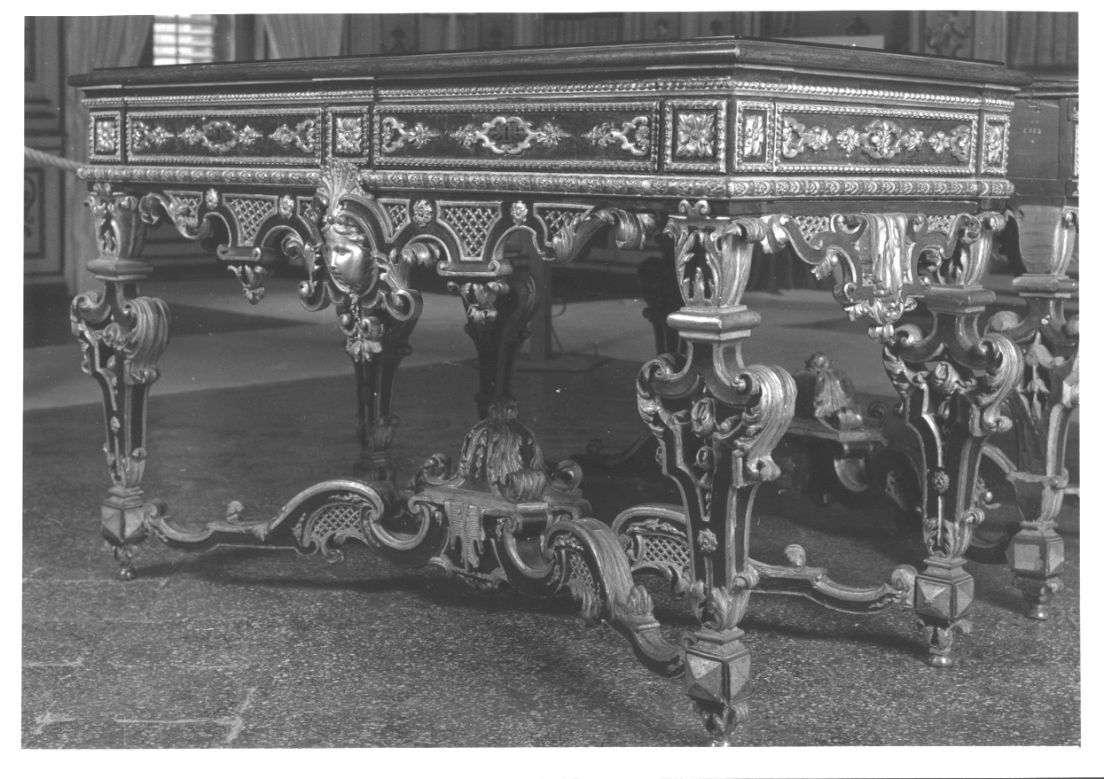 tavolo, opera isolata - ambito francese (fine sec. XVII)