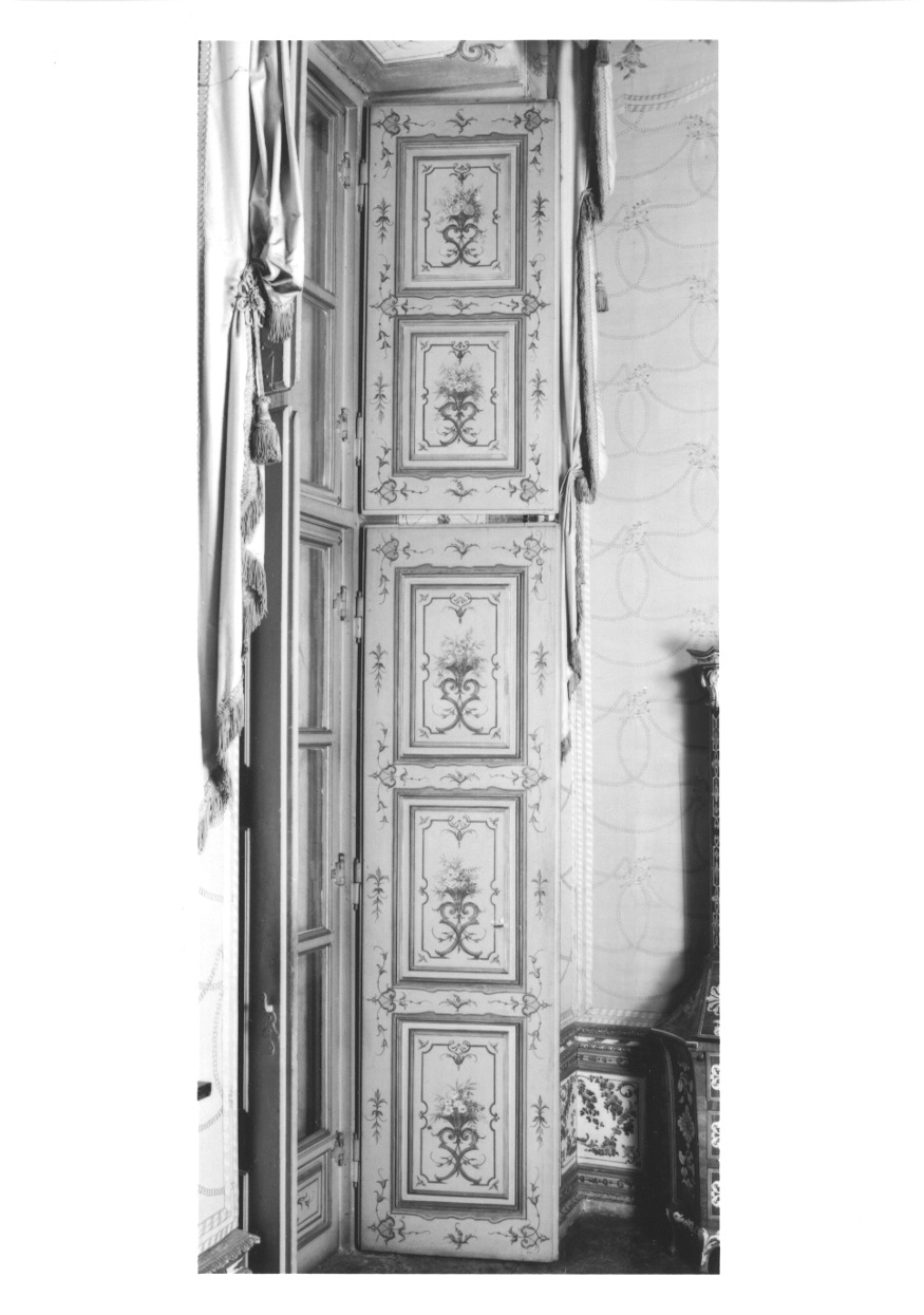 MOTIVI DECORATIVI VEGETALI (scuro di porta finestra, elemento d'insieme) - ambito piemontese (primo quarto sec. XX)