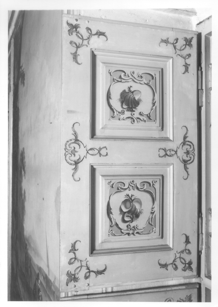 NATURA MORTA CON CONCHIGLIE E CORALLI (scuro di porta finestra, elemento d'insieme) di Antoniani Francesco - ambito piemontese (metà sec. XVIII)