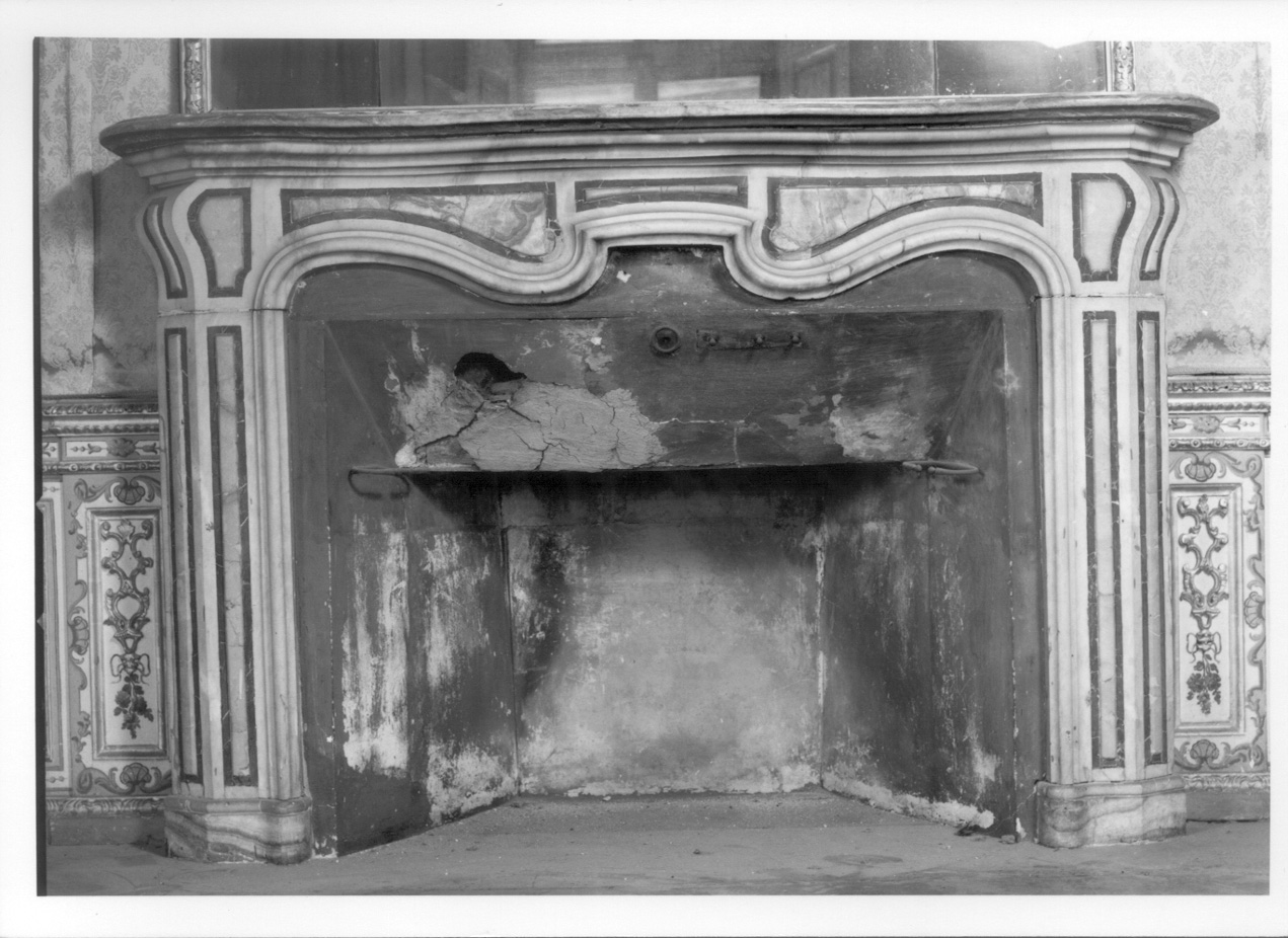 mostra di camino, opera isolata - ambito piemontese (metà sec. XVIII)