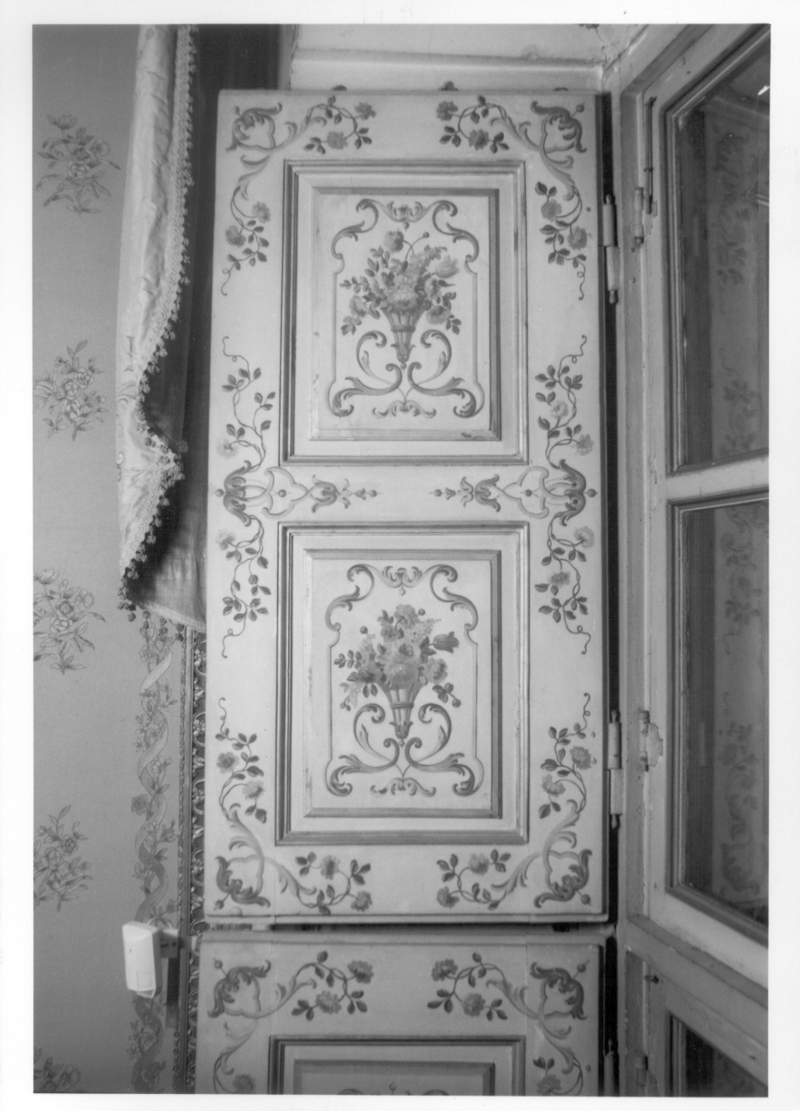 MOTIVI DECORATIVI VEGETALI (scuro di porta finestra, elemento d'insieme) di Fariano Giovanni Francesco (secondo quarto sec. XVIII)