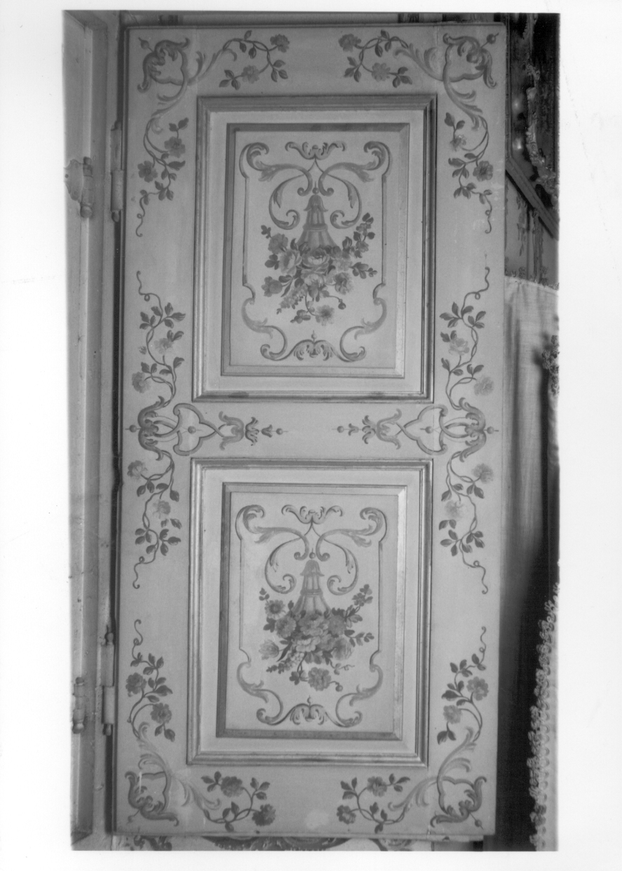 MOTIVI DECORATIVI VEGETALI (scuro di porta finestra, elemento d'insieme) di Fariano Giovanni Francesco (secondo quarto sec. XVIII)