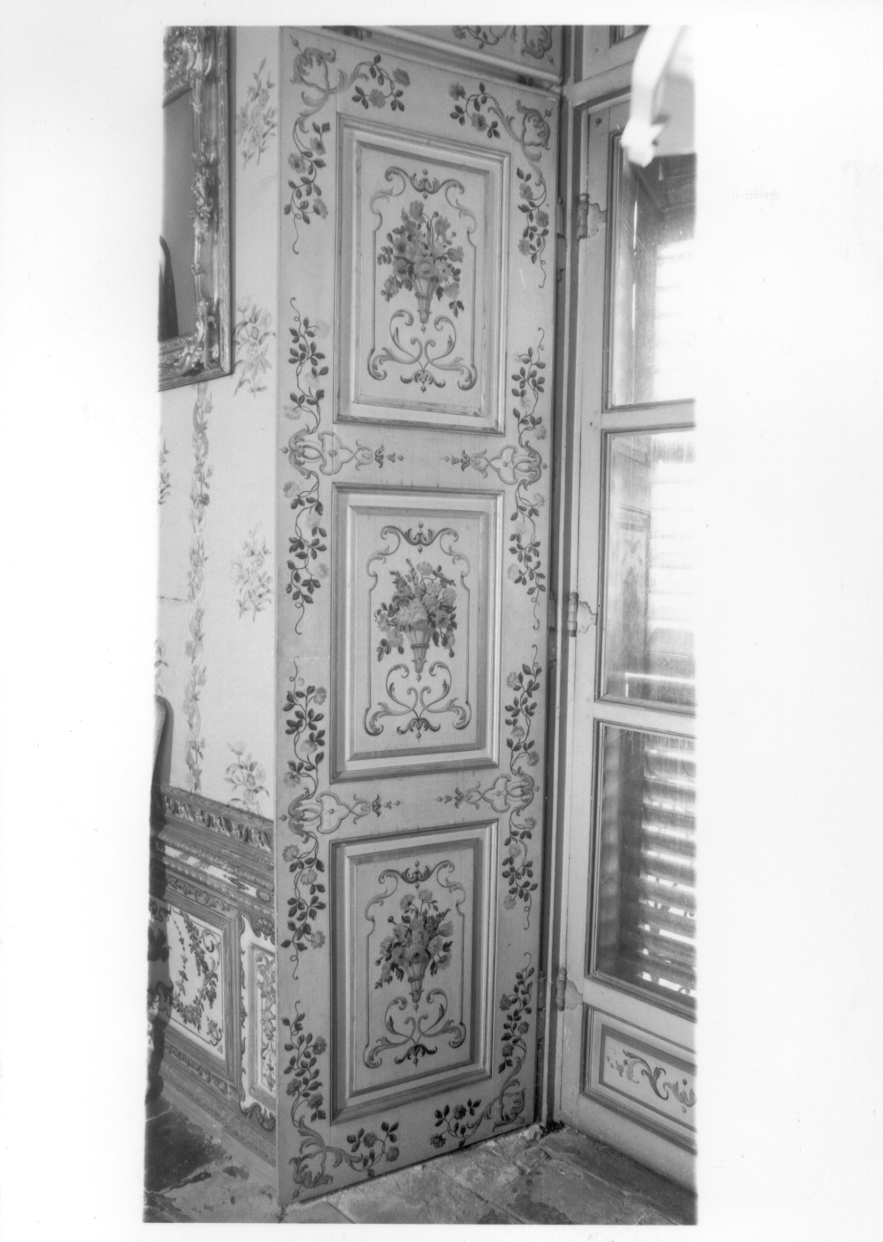 MOTIVI DECORATIVI VEGETALI (scuro di porta finestra, elemento d'insieme) di Fariano Giovanni Francesco (secondo quarto sec. XVIII)