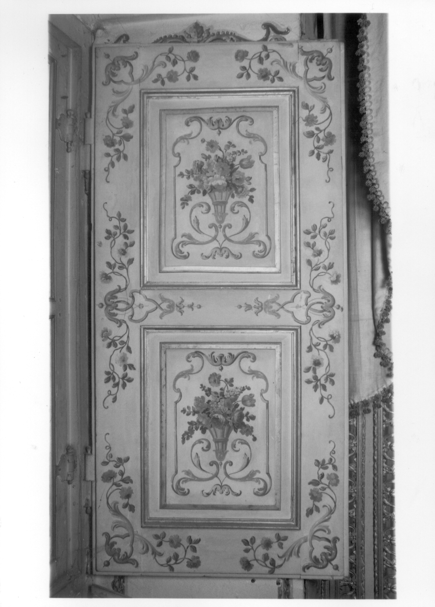 MOTIVI DECORATIVI VEGETALI (scuro di porta finestra, elemento d'insieme) di Fariano Giovanni Francesco (secondo quarto sec. XVIII)