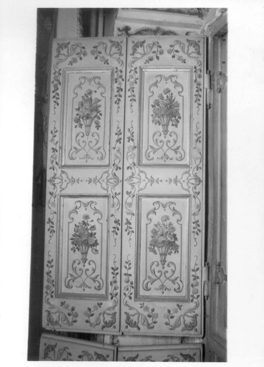 MOTIVI DECORATIVI VEGETALI (scuro di porta finestra, elemento d'insieme) di Fariano Giovanni Francesco (secondo quarto sec. XVIII)