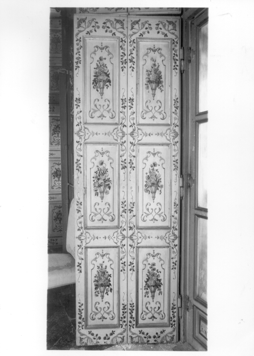 MOTIVI DECORATIVI VEGETALI (scuro di porta finestra, elemento d'insieme) di Fariano Giovanni Francesco (secondo quarto sec. XVIII)