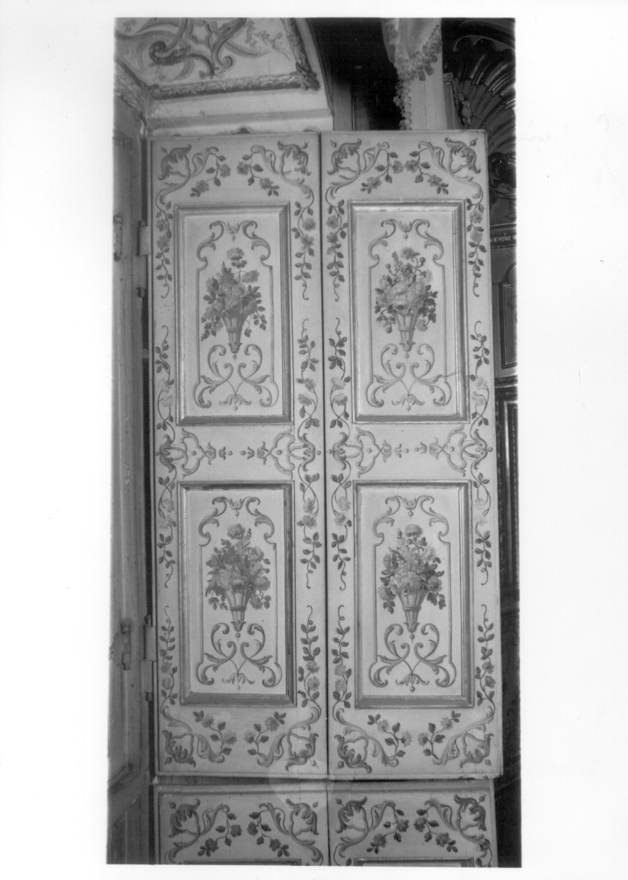 MOTIVI DECORATIVI VEGETALI (scuro di porta finestra, elemento d'insieme) di Fariano Giovanni Francesco (secondo quarto sec. XVIII)