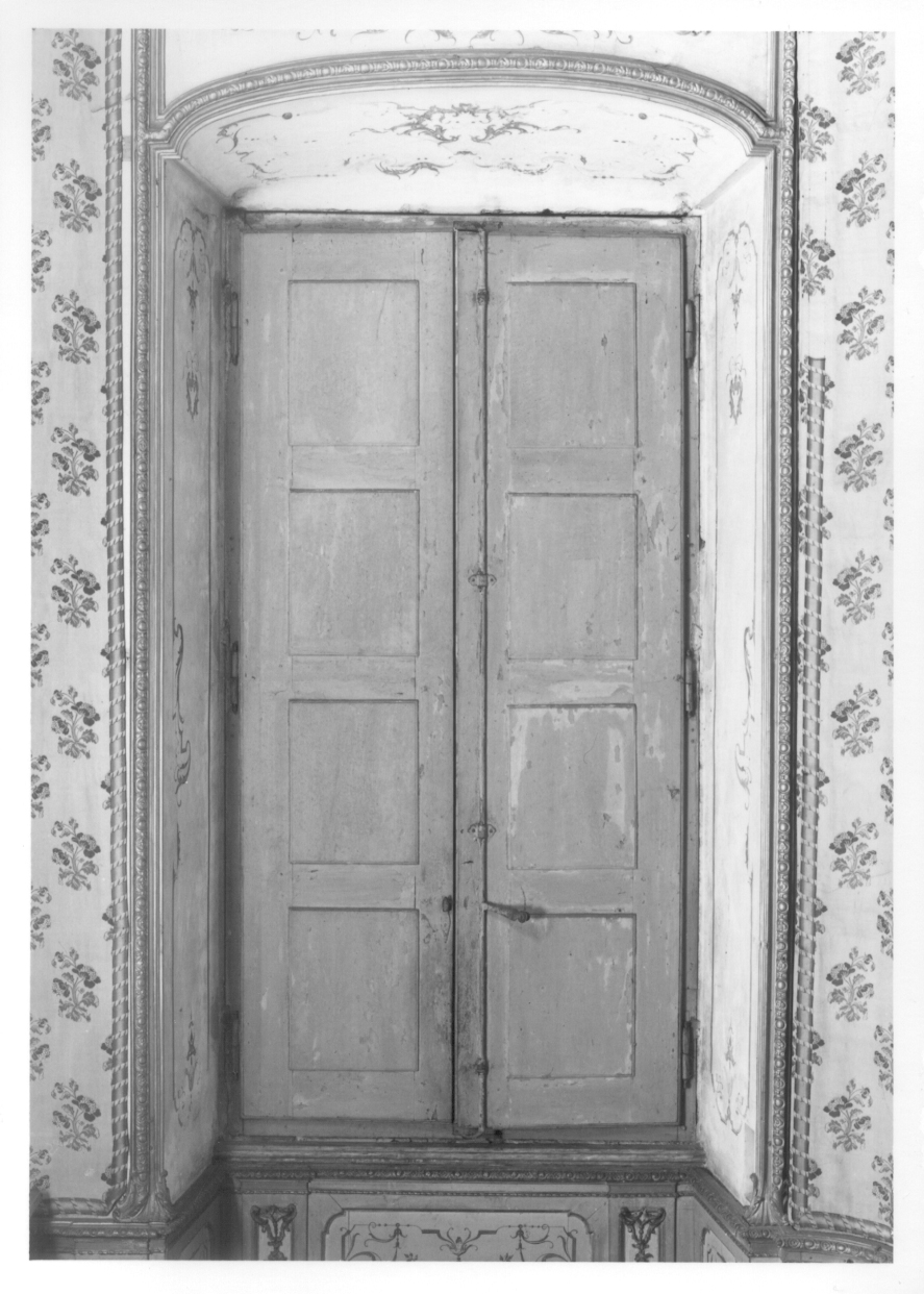 GROTTESCHE (scuro di finestra, opera isolata) di Pozzo Giovanni Pietro (attribuito), Pozzo Pietro Antonio (attribuito) (terzo quarto sec. XVIII)