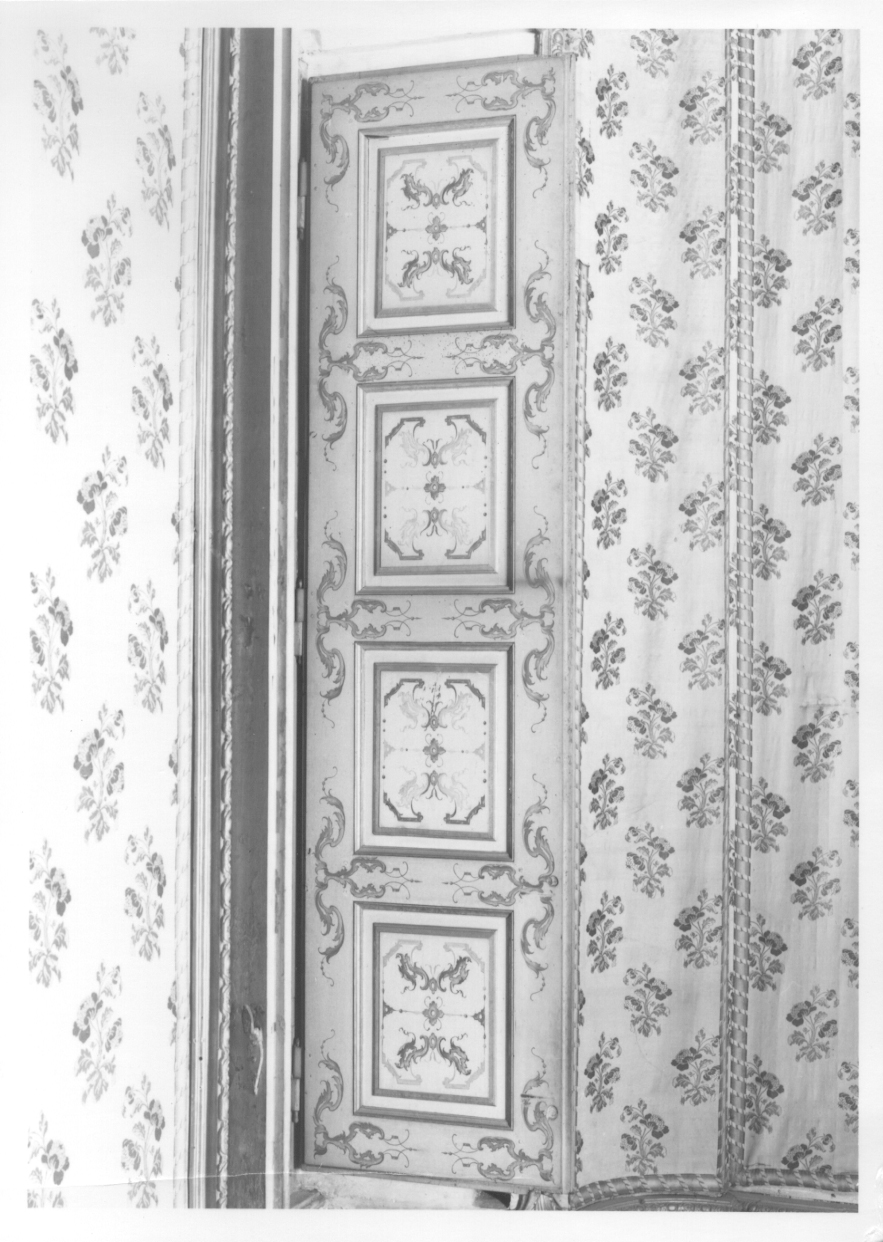 GROTTESCHE (scuro di finestra, opera isolata) di Pozzo Giovanni Pietro (attribuito), Pozzo Pietro Antonio (attribuito) (terzo quarto sec. XVIII)
