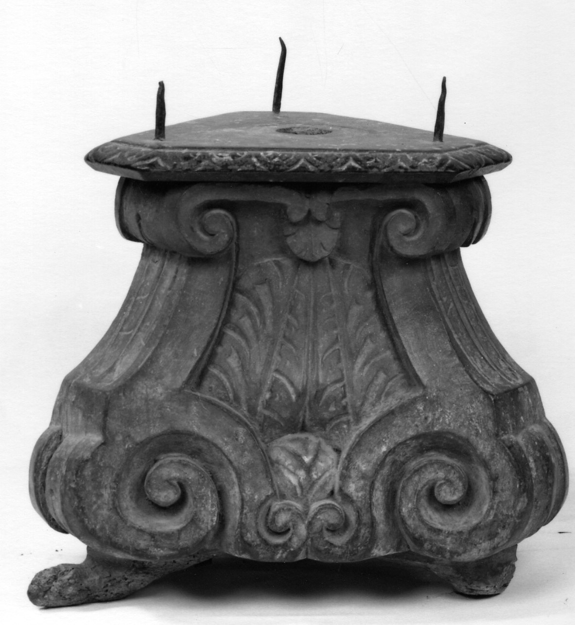 piedistallo, serie - ambito piemontese (fine/inizio secc. XVII/ XVIII)