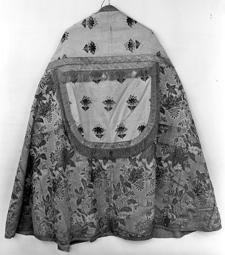 piviale, opera isolata - manifattura piemontese (prima metà sec. XVIII)