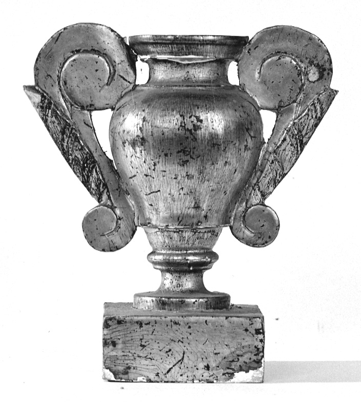vaso d'altare con composizione floreale, serie - ambito piemontese (prima metà sec. XIX)