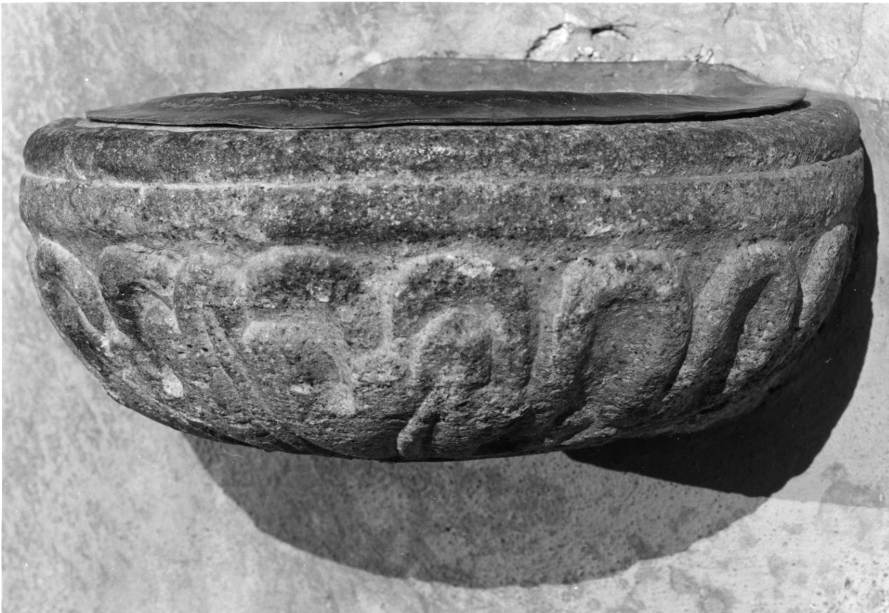 acquasantiera da parete, opera isolata - bottega della Valsesia (sec. XVII)