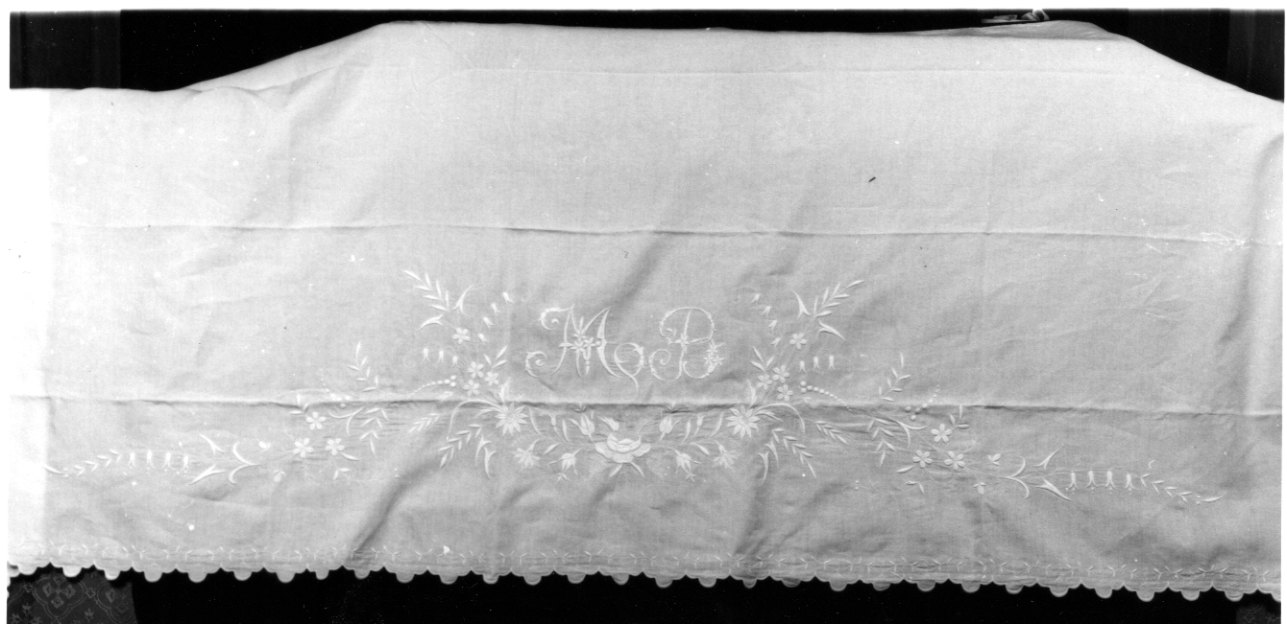 tovaglia da comunione, opera isolata di Beltrami Maria - manifattura novarese (fine/inizio secc. XIX/ XX)