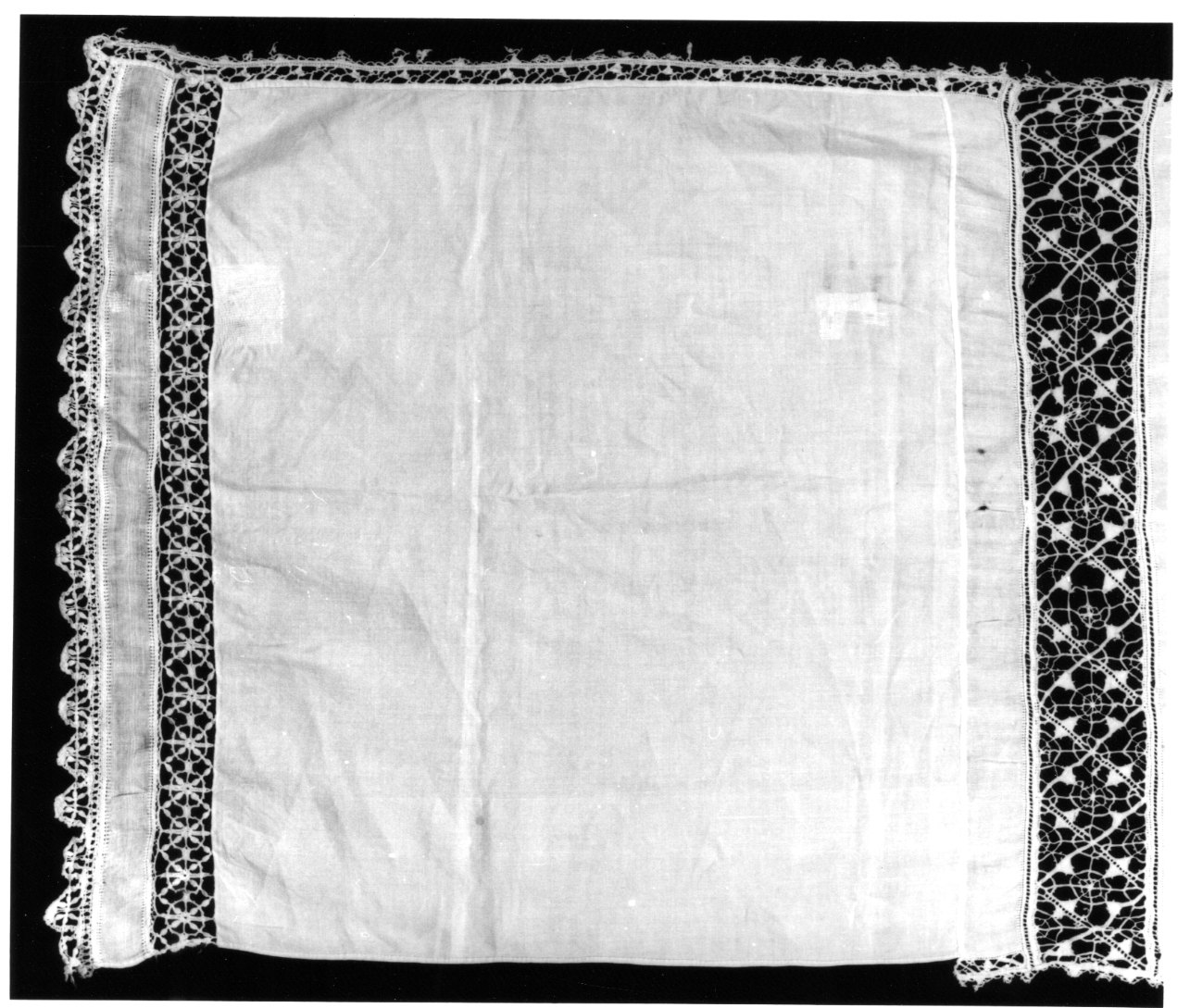 tovaglia d'altare, opera isolata - manifattura novarese (fine/inizio secc. XIX/ XX)