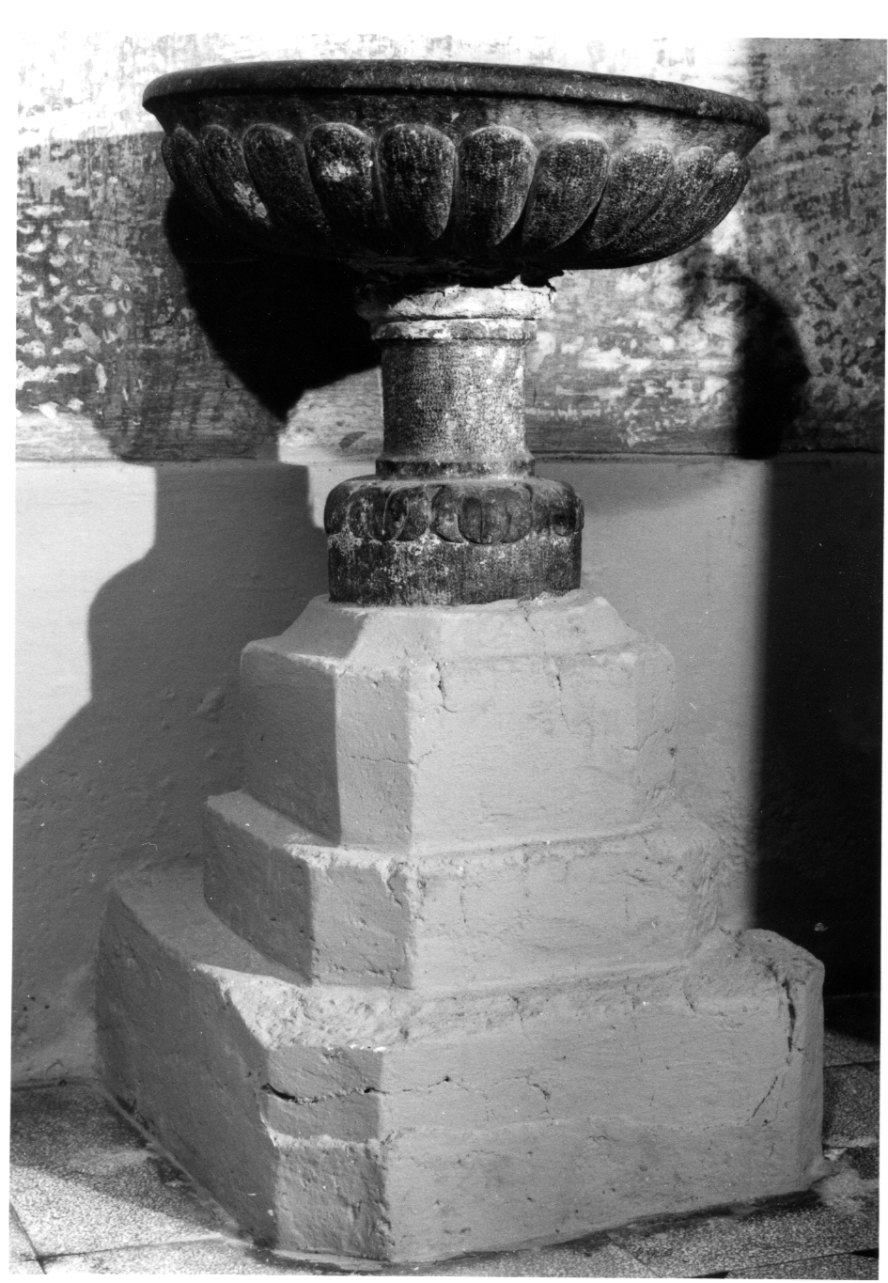 acquasantiera, opera isolata - ambito novarese (prima metà sec. XVII)