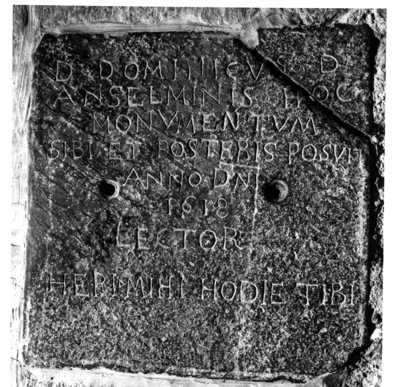 lapide tombale, opera isolata - ambito novarese (primo quarto sec. XVII)