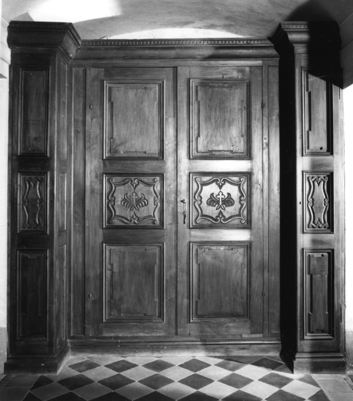 armadio - a muro, opera isolata - produzione novarese (seconda metà sec. XIX)