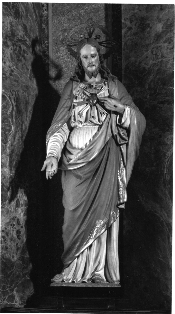 Sacro Cuore di Gesù (statua, opera isolata) di Demetz Ferdinando (primo quarto sec. XX)