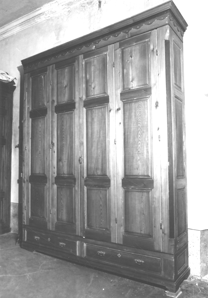 armadio da sacrestia, opera isolata - bottega della Val Formazza (inizio sec. XX)