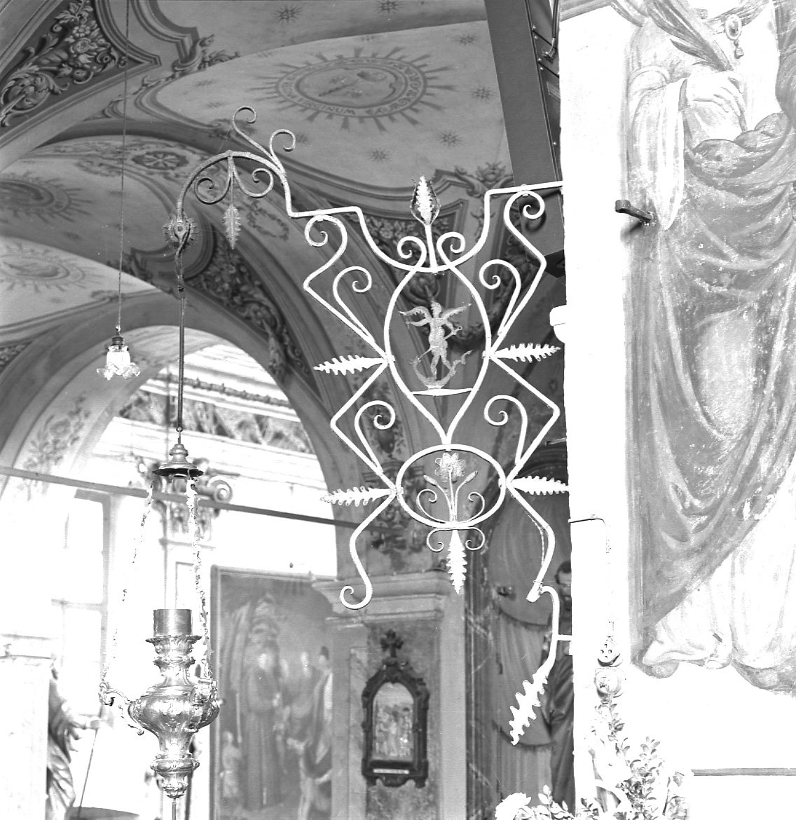 San Michele Arcangelo combatte Satana (braccio portalumi da chiesa, opera isolata) - ambito ossolano (prima metà sec. XIX)