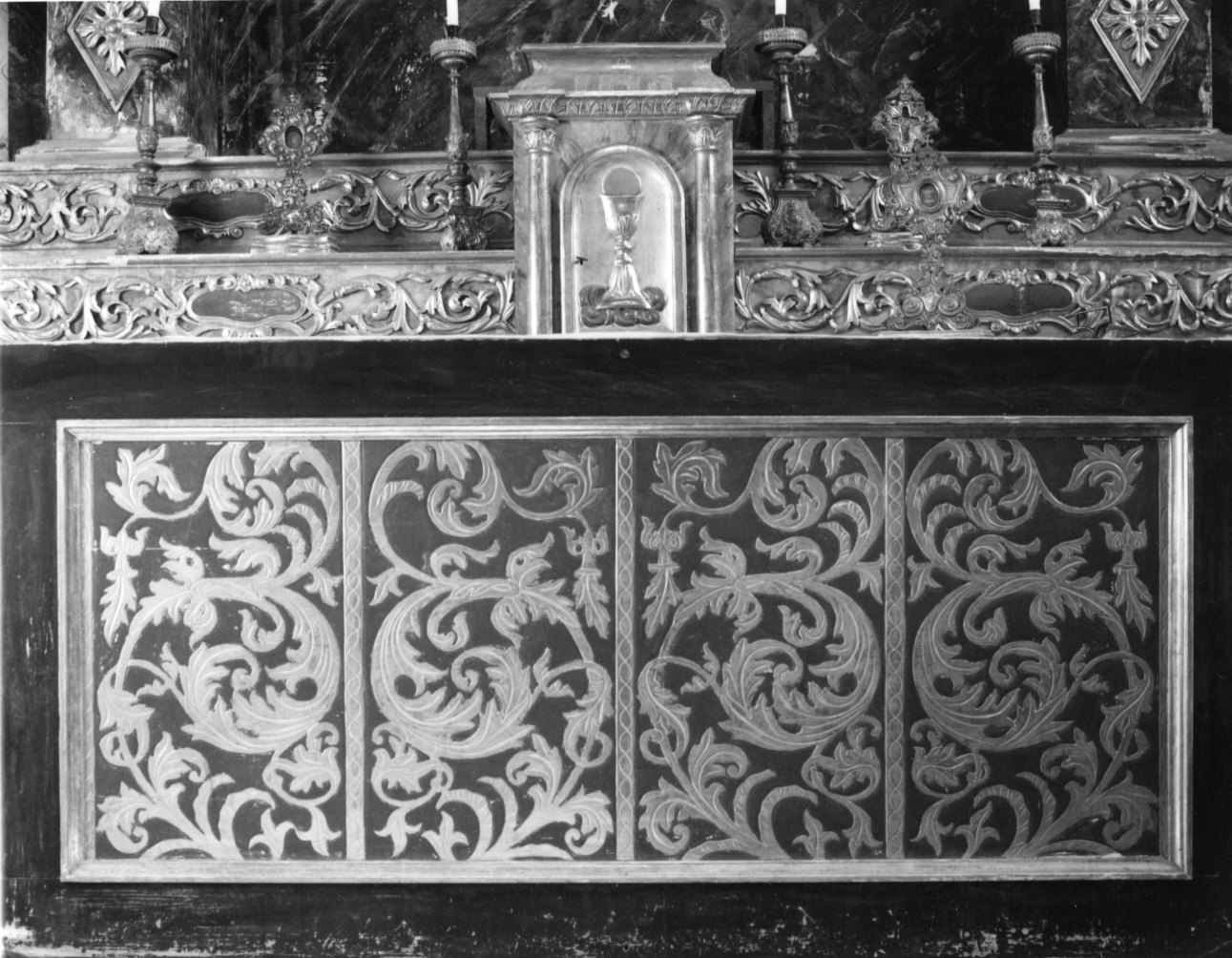 motivi decorativi a girali vegetali (paliotto, opera isolata) - bottega della Val Formazza (metà sec. XIX)