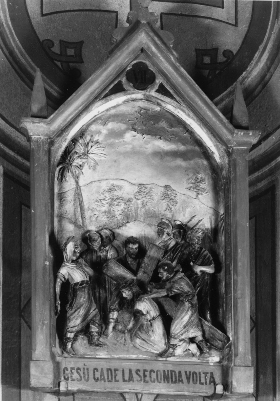stazione VII: Gesù cade sotto la croce la seconda volta (formella) - ambito piemontese (terzo quarto sec. XIX)