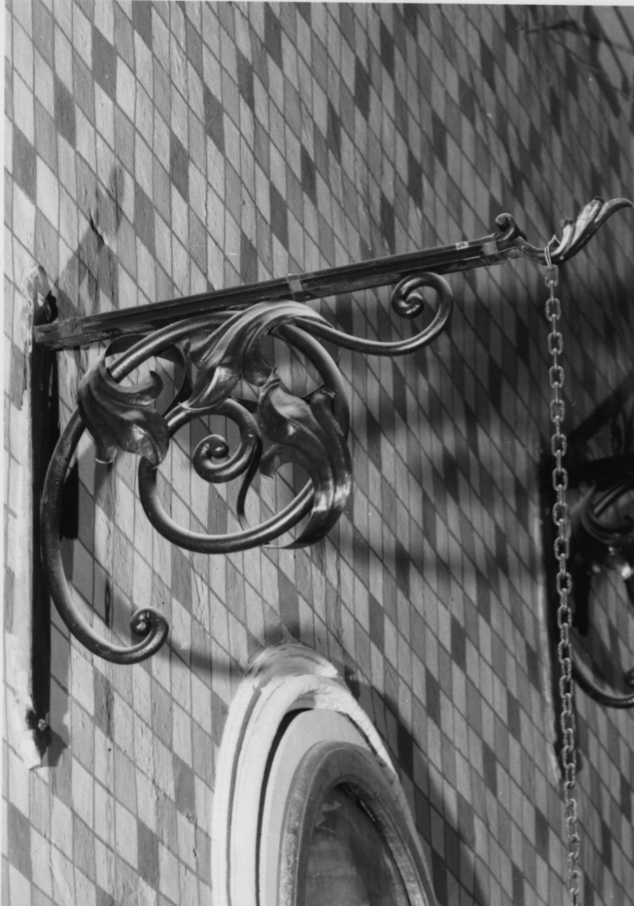 portalampade da chiesa, serie - bottega della Valle di Susa (inizio sec. XX)