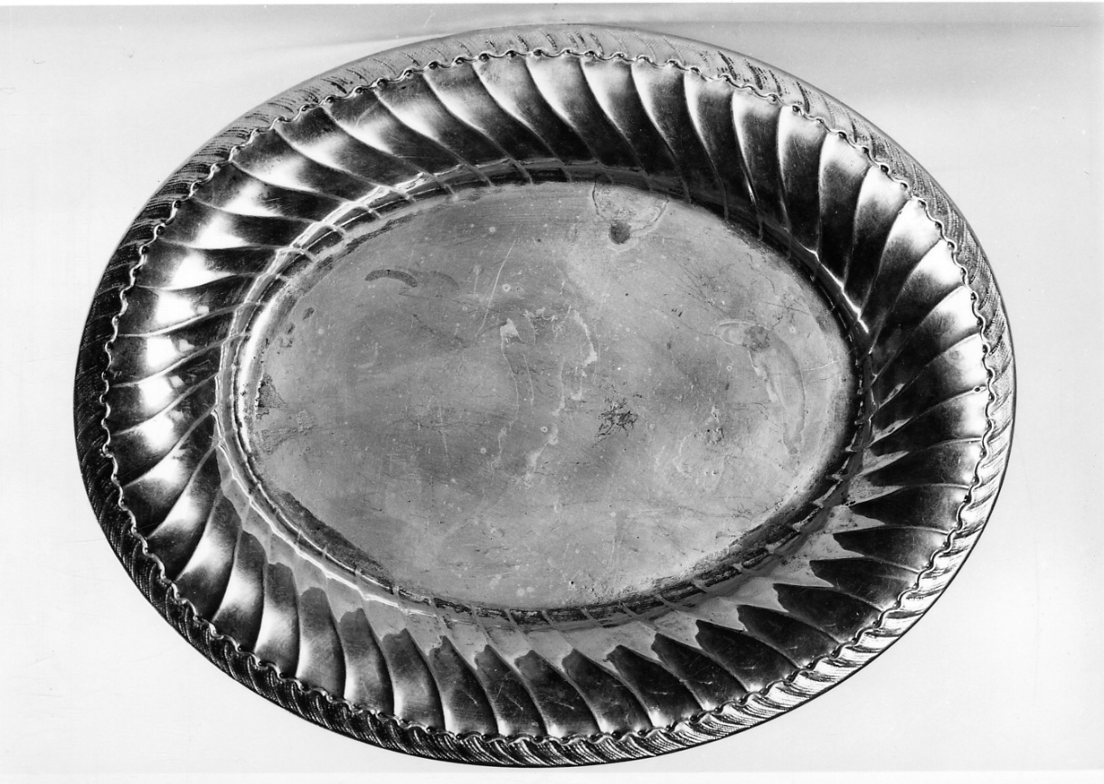 vassoio, opera isolata - ambito piemontese (primo quarto sec. XX)