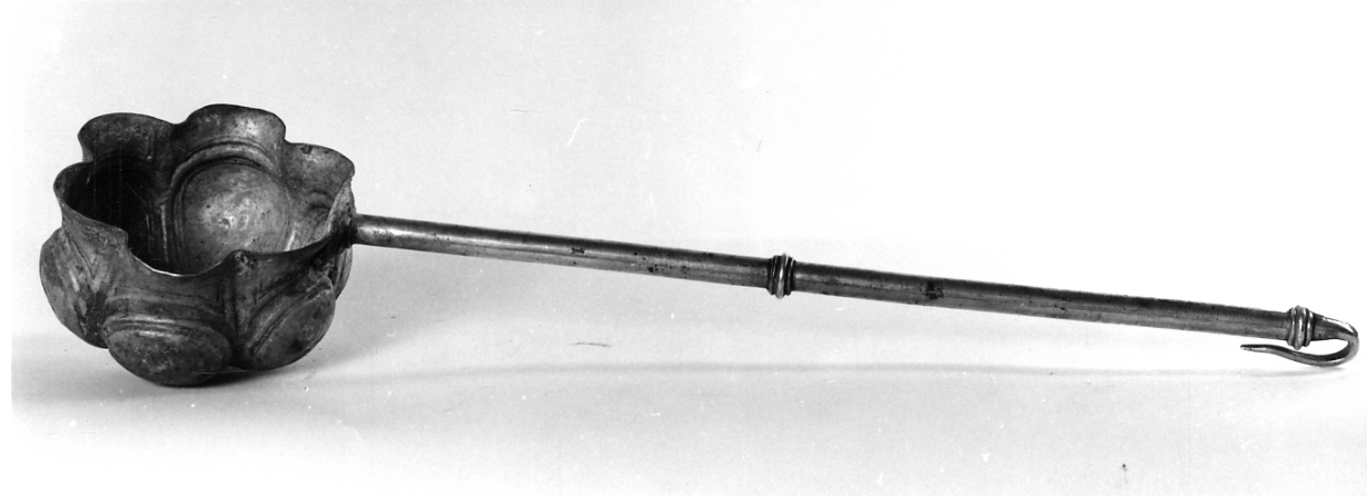 mestolo battesimale, opera isolata - ambito piemontese (seconda metà sec. XVII)