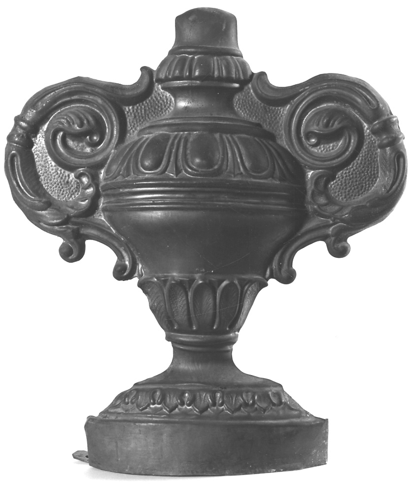 vaso d'altare con composizione floreale, serie - ambito italiano (ultimo quarto sec. XIX)