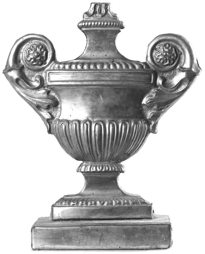 vaso d'altare con composizione floreale, serie - ambito italiano (ultimo quarto sec. XIX)