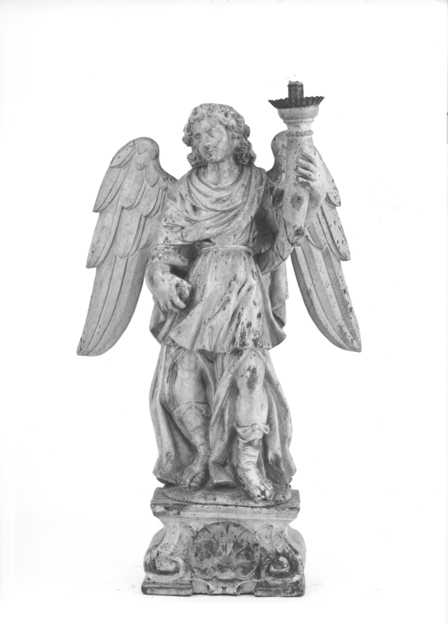 angelo reggicandelabro (candelabro, serie) - bottega astigiana (seconda metà sec. XVII)