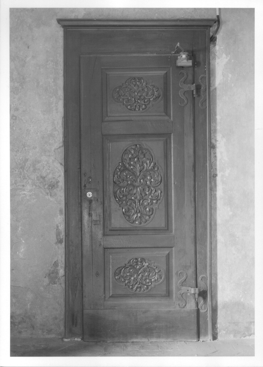 bussola d'ingresso, opera isolata - bottega astigiana (ultimo quarto, primo quarto sec. XVII, sec. XIX)