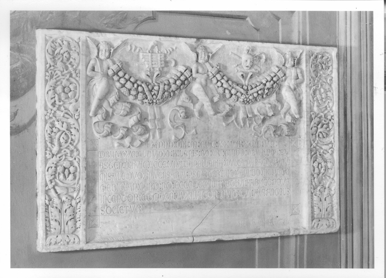 motivi decorativi vegetali con putti alati (lapide tombale, opera isolata) - bottega lombarda (secondo quarto sec. XIV)