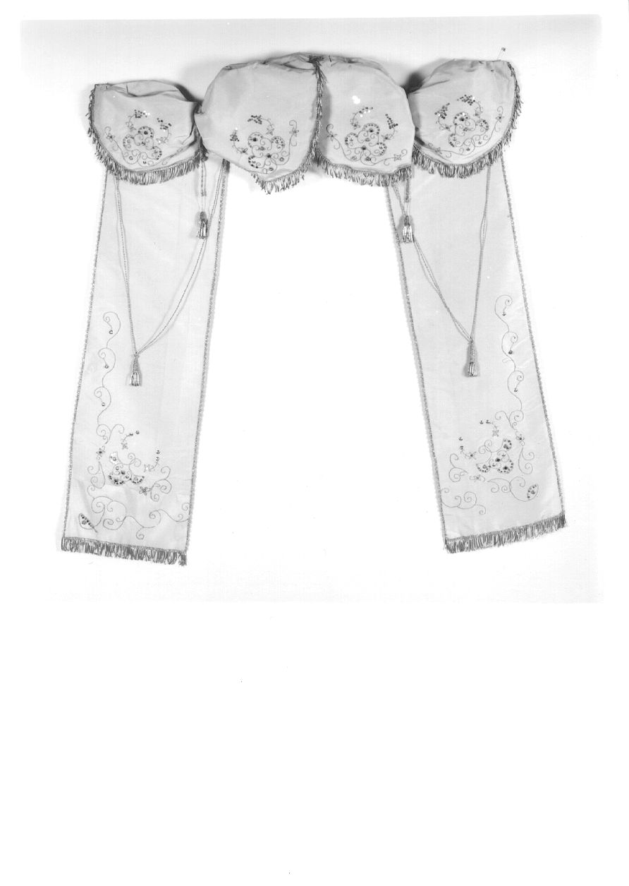 conopeo di tabernacolo, opera isolata - manifattura italiana (secondo quarto sec. XX)