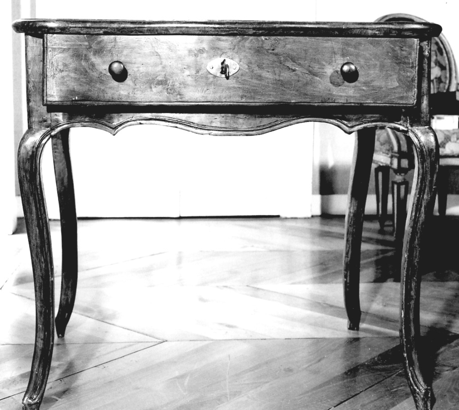 tavolino, opera isolata - bottega piemontese (metà sec. XVIII)