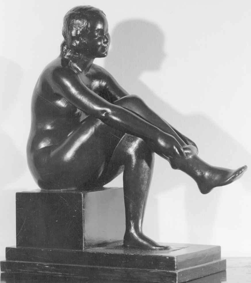figura feminile nuda che si infila una calza (statua, opera isolata) di Riva G (primo quarto sec. XX)